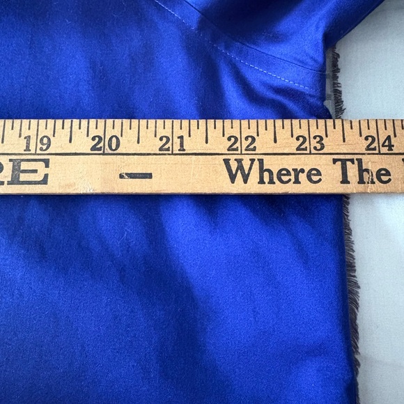 Chico's No- Iron shirt in a beautiful Deep Blue - Picture 8 of 9